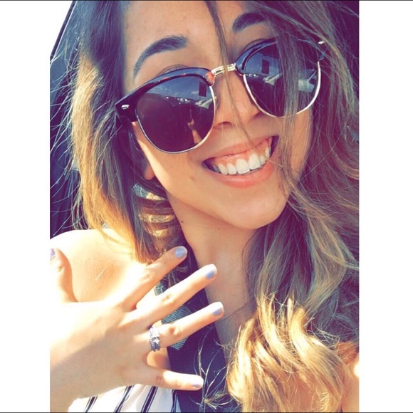 Meet your Posher - Picture 2 of 4